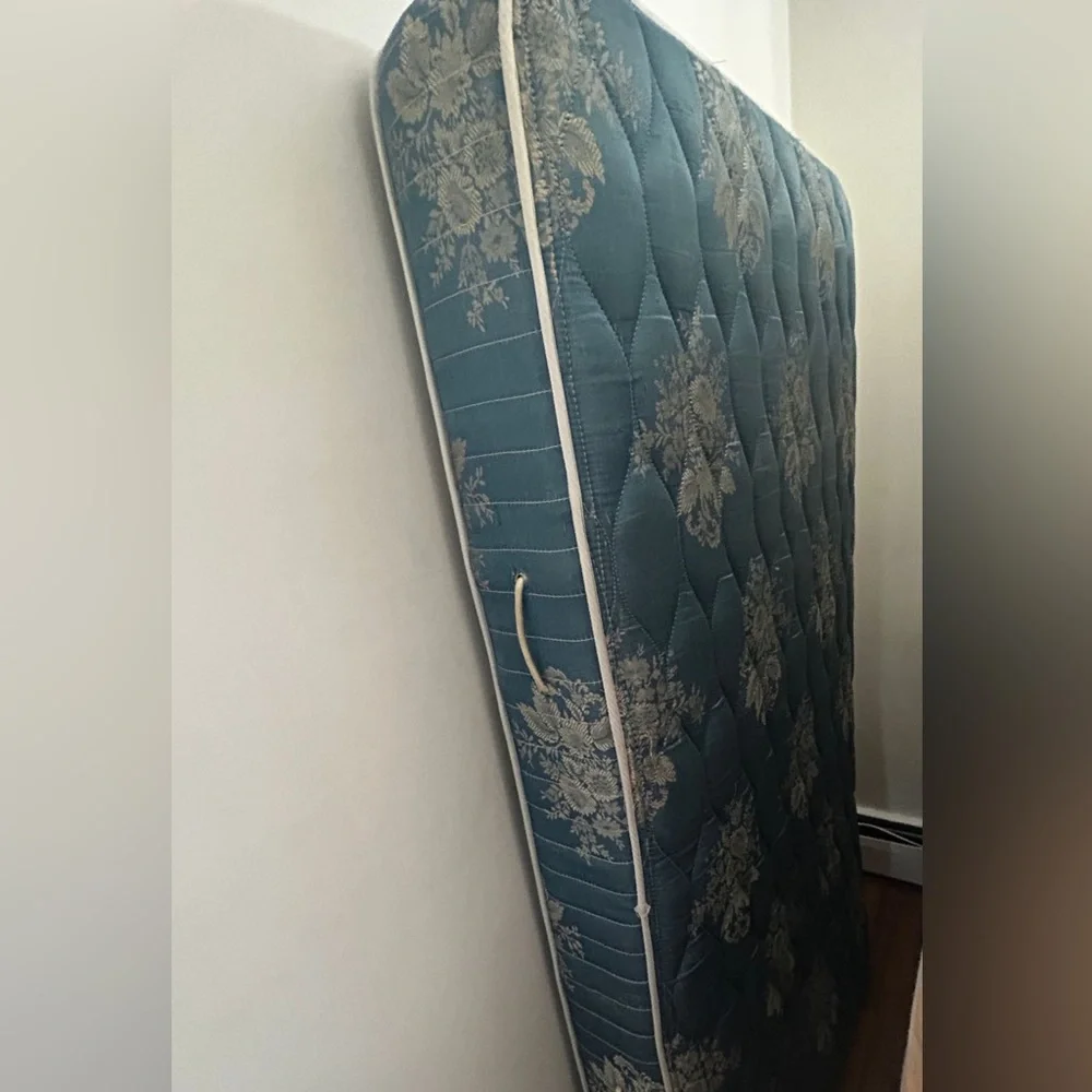 Full size firm mattress
